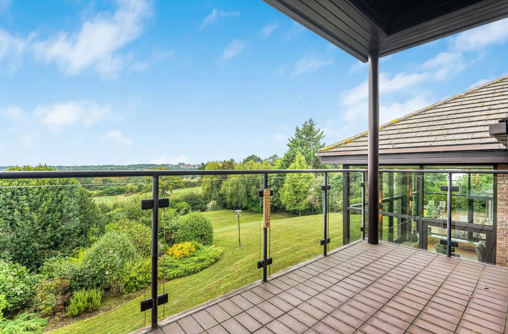 Просторный дом с 6 спальнями