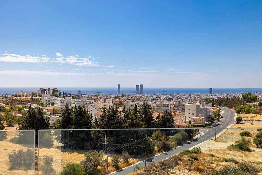 Вилла с 4 спальнями в Лимассоле