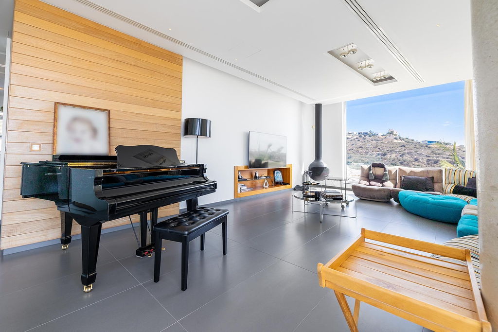 Вилла с 4 спальнями в Лимассоле