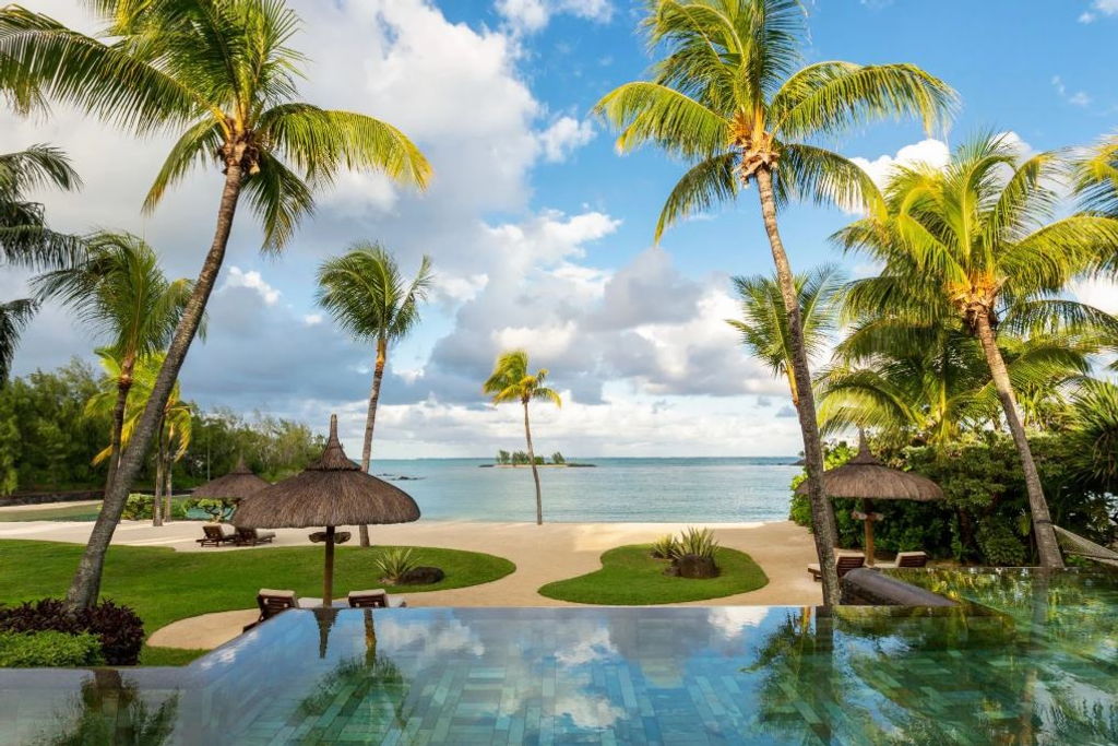 Вилла с 3 спальнями и частным выходом к пляжу