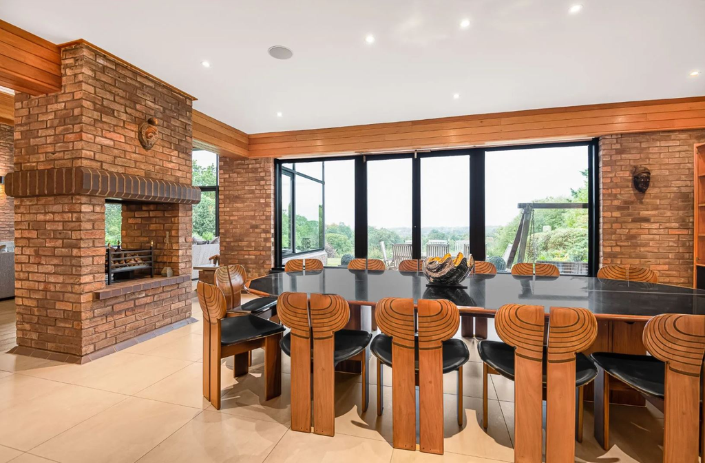 Просторный дом с 6 спальнями